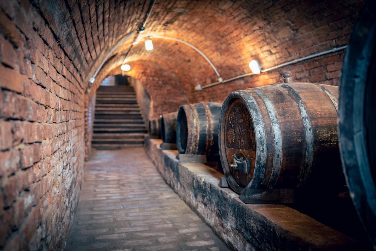Hotel Winzerhof Kuessler - Weinviertel Stillfried Esterno foto
