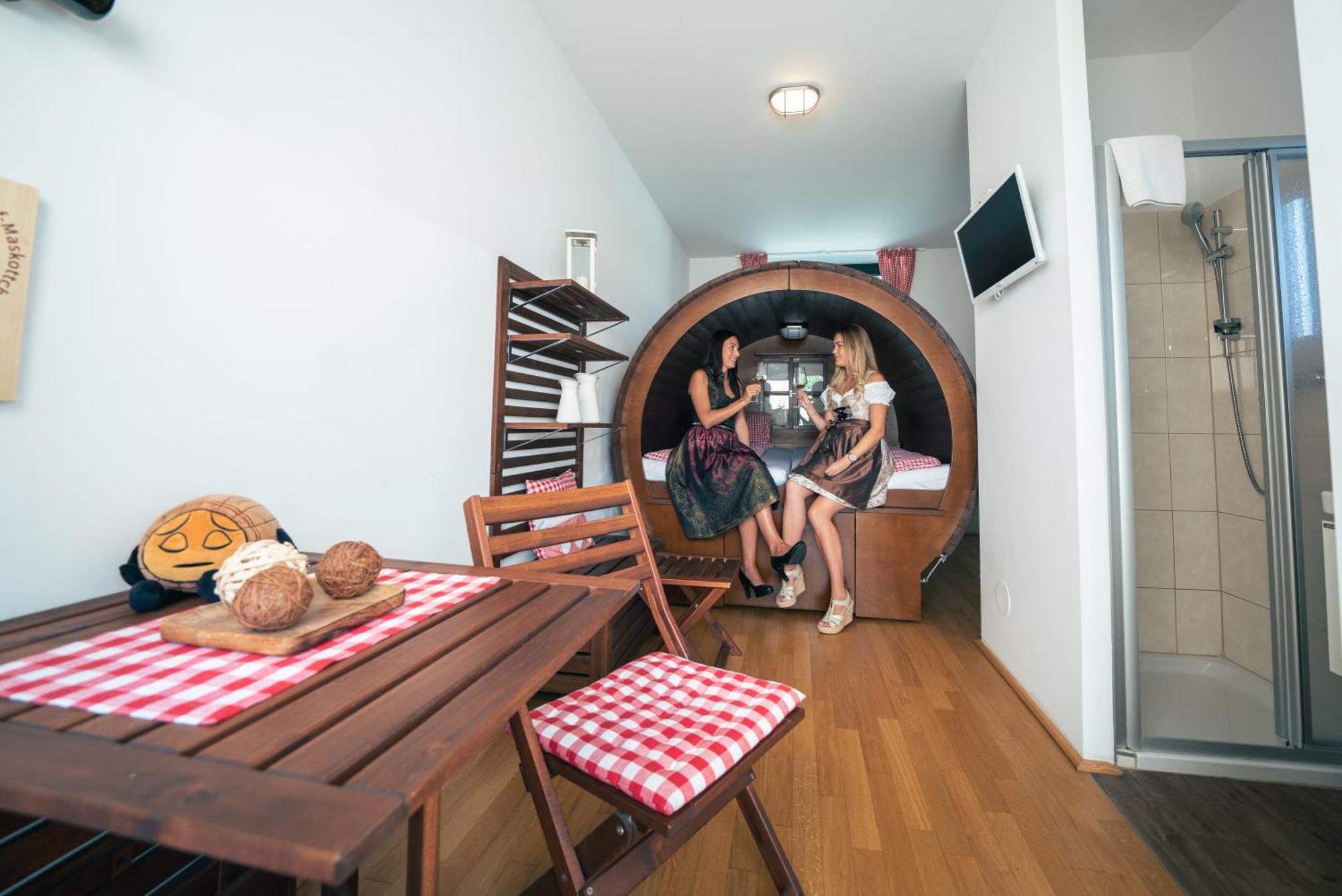 Hotel Winzerhof Kuessler - Weinviertel Stillfried Esterno foto