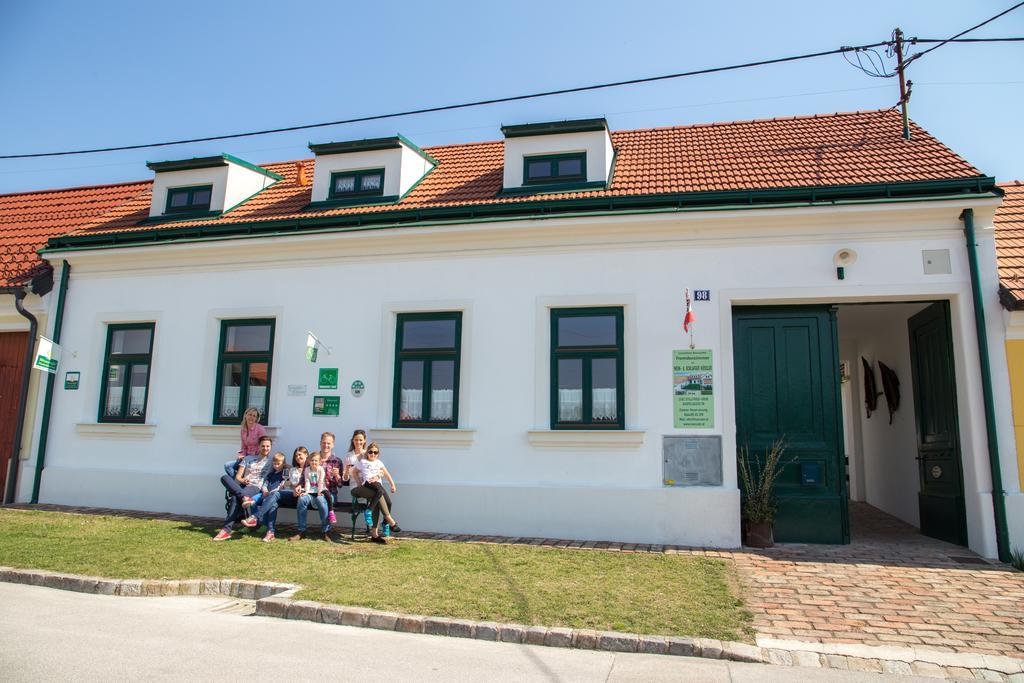 Hotel Winzerhof Kuessler - Weinviertel Stillfried Esterno foto