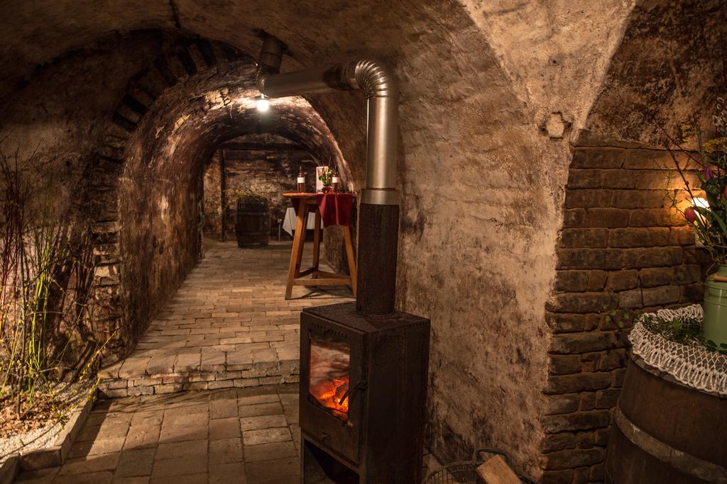 Hotel Winzerhof Kuessler - Weinviertel Stillfried Esterno foto