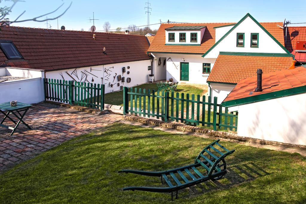 Hotel Winzerhof Kuessler - Weinviertel Stillfried Esterno foto